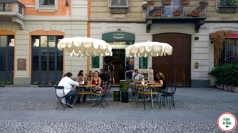 Bares em Milão La vineria no bairro Navigli