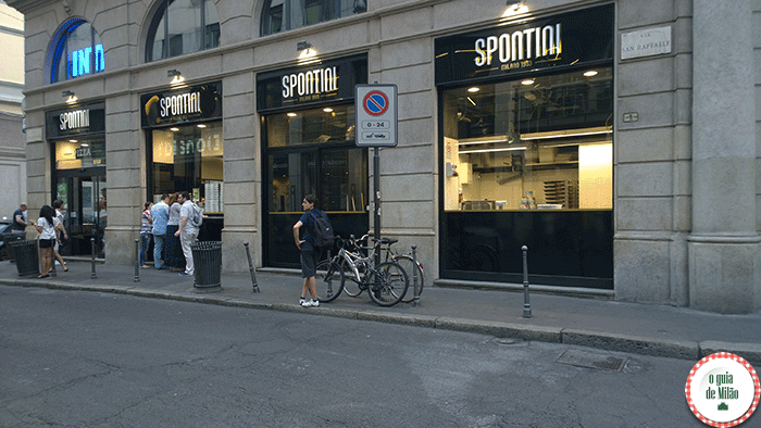 Comer-barato-em-Milão-Pizza-Spontini-no-Centro-de-Milão-Bairro-Duomo