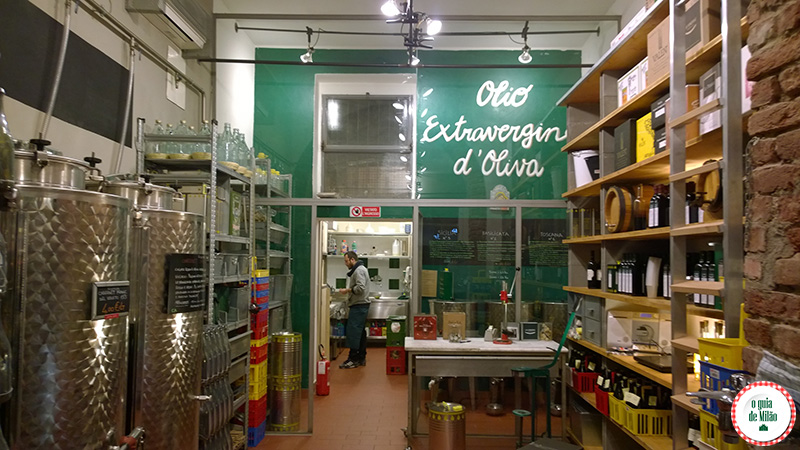  Milão à noite onde beber vinho em Milão no bairro Navigli