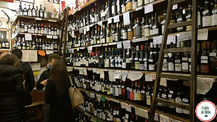 Onde-comprar-e-beber-vinhos-em-Milão-Cantine-Isola