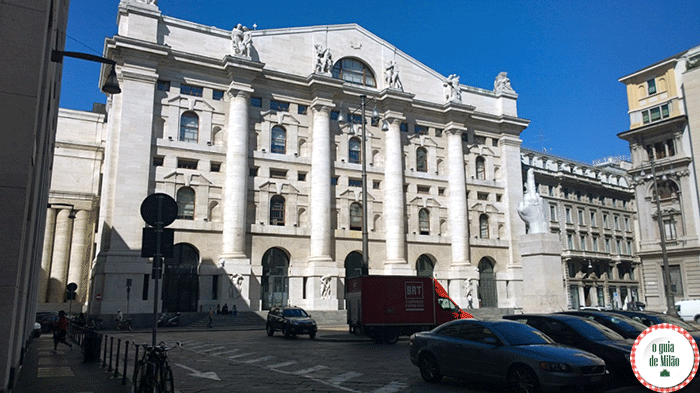 Os-principais-palácios-de-Milão-Turismo-na-Itália-Palácio-Mezzanotte-em-Milão