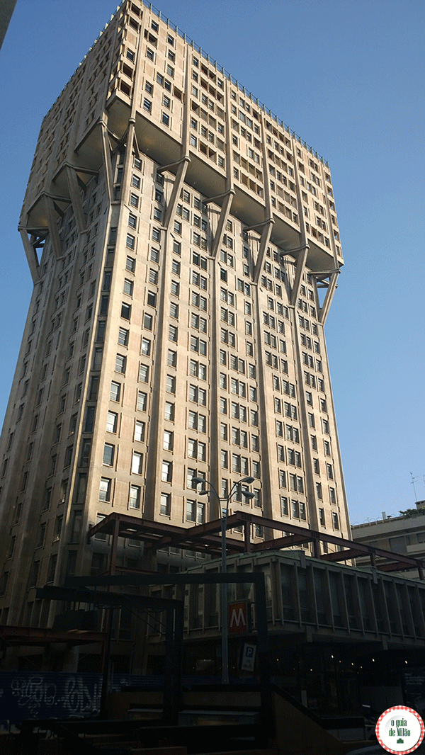 Os-principais-palácios-de-Milão-Turismo-na-Itália-Torre-Velasca-de-Milão