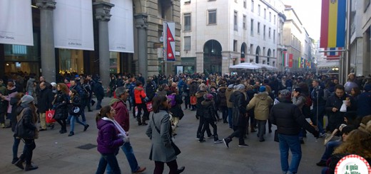 Primeiro dia de liquidação de inverno em Milão (Corso Vittorio Emanuele)