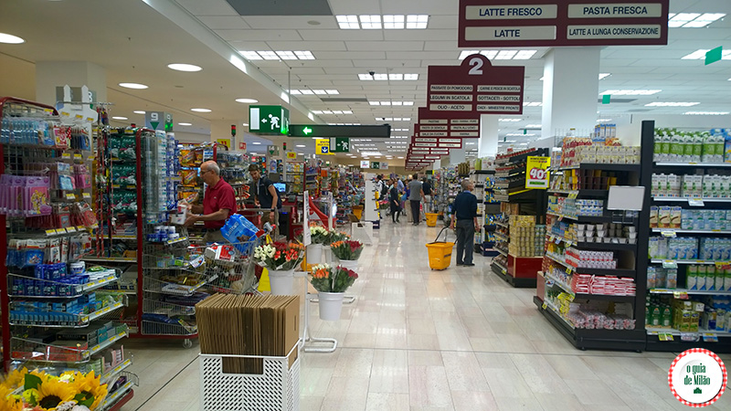 Supermercados, delicatessen e lojas gourmet no centro de Milão Supermercados, delicatessen e lojas gourmet no centro de Milão