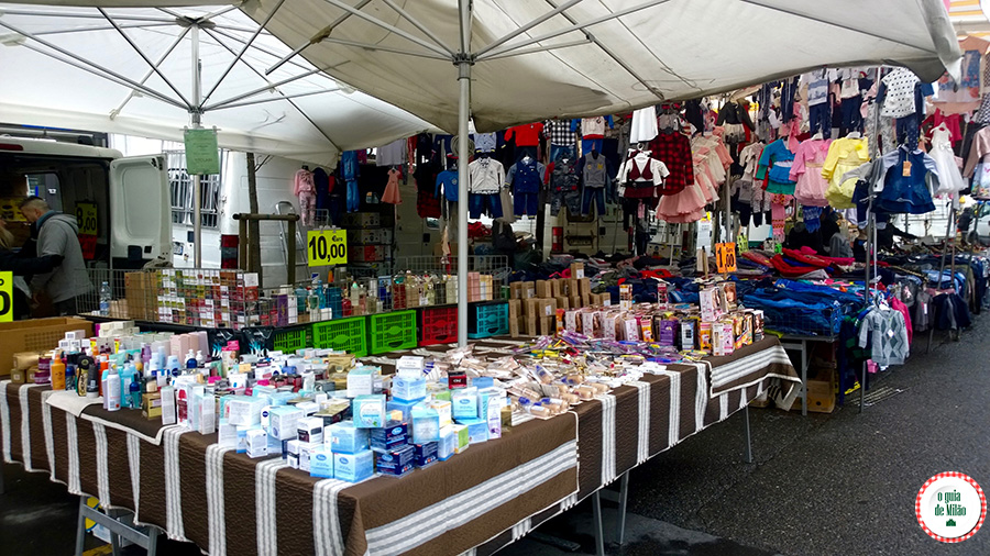 Compras em Milão Feira de rua na Isola em Milão 